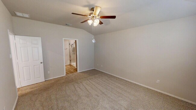 Building Photo - "Spacious 4-Bedroom Gem on Luella Drive – Your Perfect Killeen Retreat!"