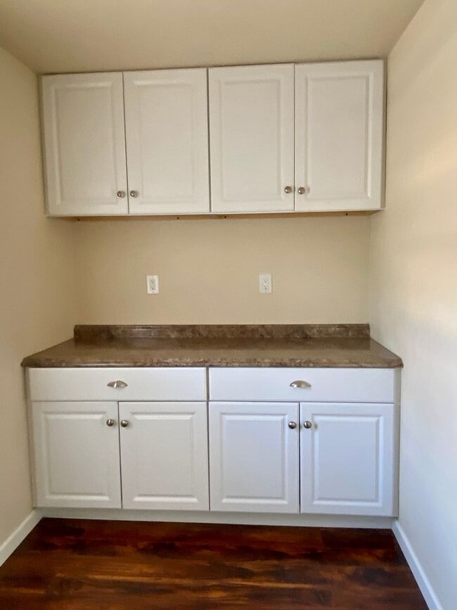 Building Photo - Charming 2bdrm, 1.bath house with garage, workshop space and large yard