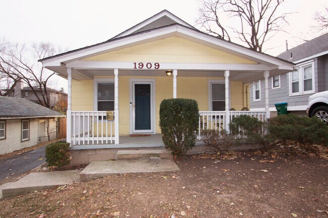 Primary Photo - 1909 W. 47th Terr