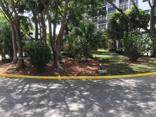 Building Photo - 17021 N Bay Rd