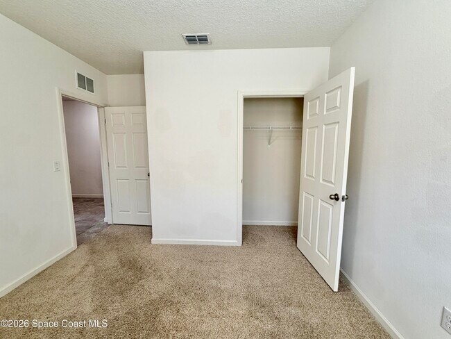 Building Photo - 388 Coyote Dr