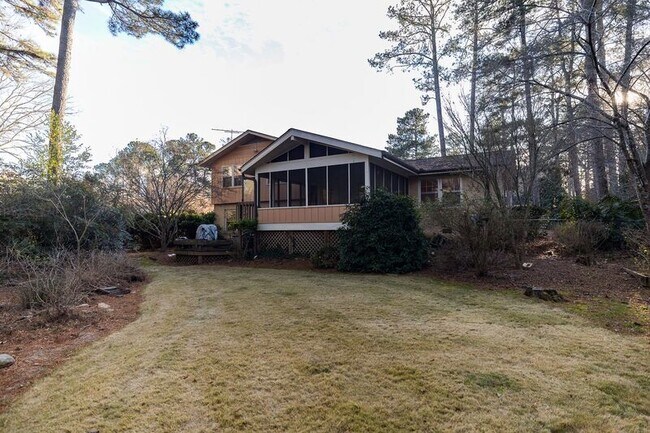 Building Photo - 265 Ponderosa Dr