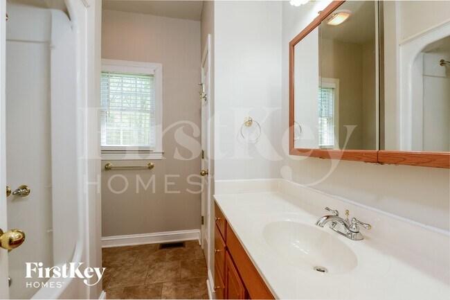 Building Photo - 121 Sawgrass Ln N