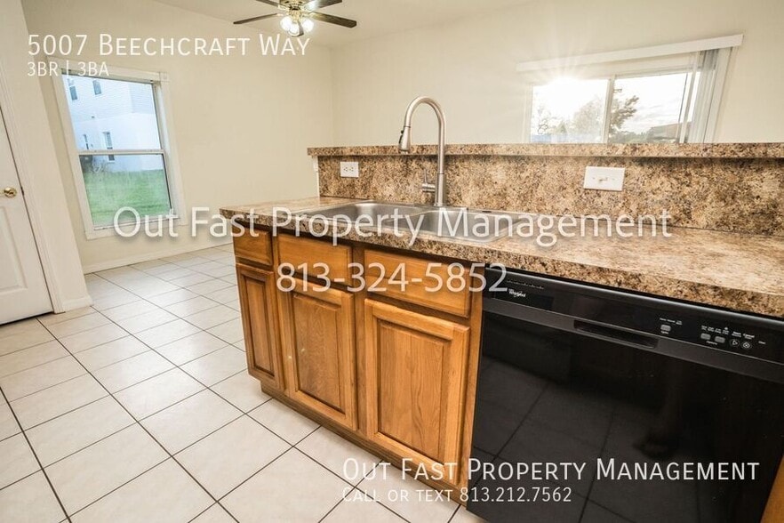 Building Photo - 5007 Beechcraft Way