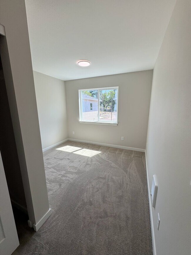 Building Photo - Newly Built 3 Bed, 2.5 Bath Cottage Homes ...