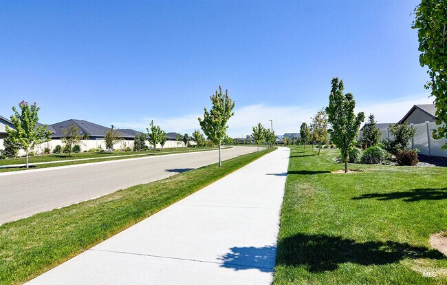 Building Photo - 9042 S La Pampa Way