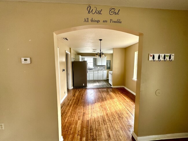 Building Photo - 606 E Adair St