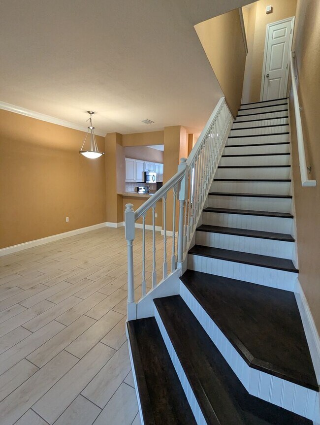 Building Photo - 2 Bedroom / 2.5 Bathroom Townhome – Magnolia Place