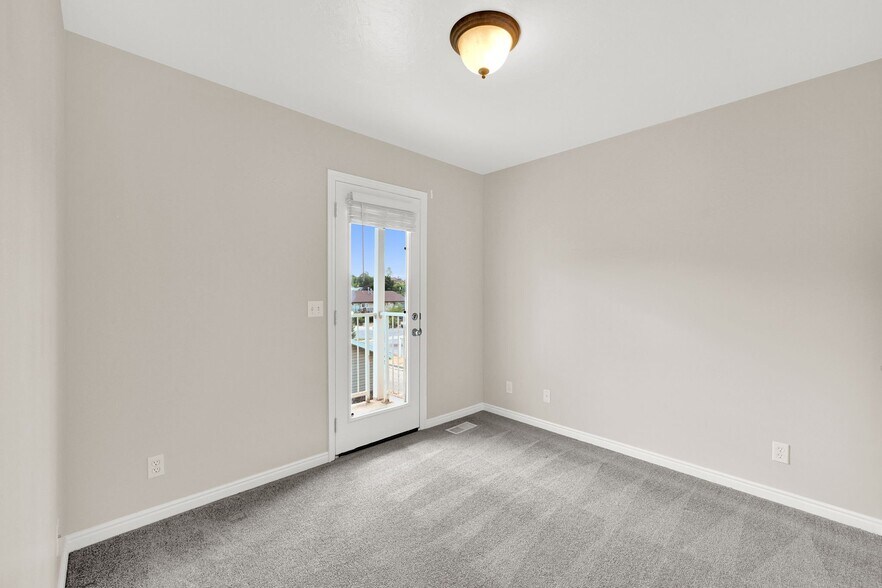 Building Photo - 3117 Van Buren Ave