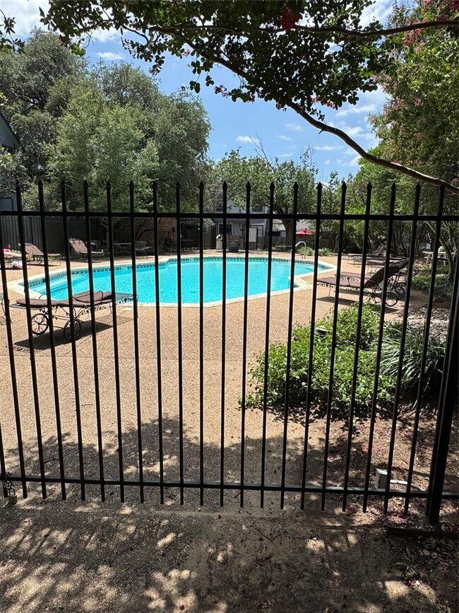 Building Photo - 1411 Gracy Farms Ln