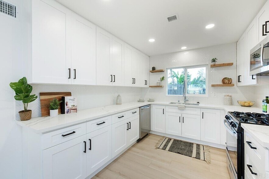 Building Photo - 8715 Potrero St