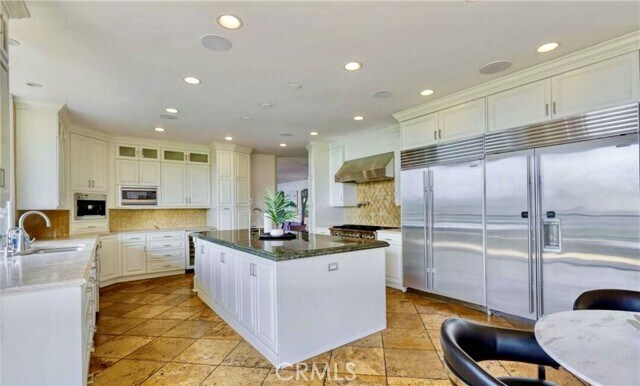 Building Photo - 7218 Mulholland Dr