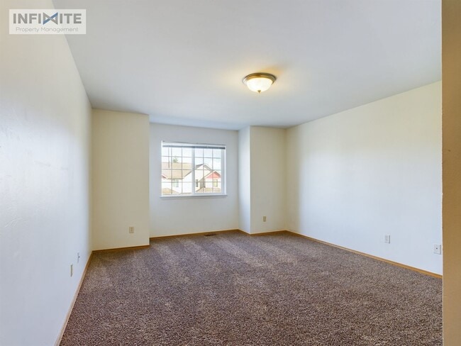 Building Photo - 3 Bedroom, 2.5 Bath Condo in Belgrade, MT!