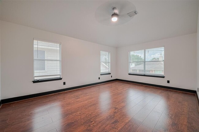 Building Photo - 13703 Broad Oaks Ln