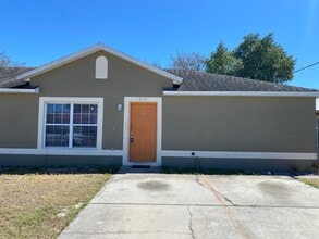 Building Photo - 3 Bedroom, 1 bathroom Duplex Winter Haven!