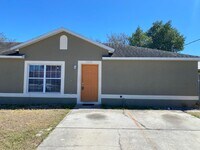 Building Photo - 3 Bedroom, 1 bathroom Duplex Winter Haven!