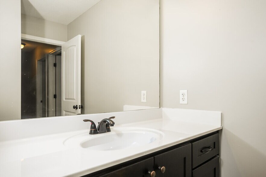 Building Photo - 3468 Avis Ln