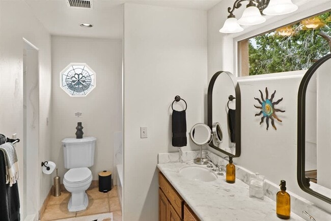 Building Photo - 123 Devils Kitchen Dr