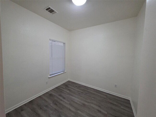 Building Photo - 4417 Lendall Ln