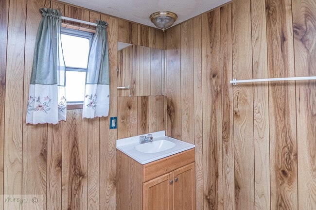 Building Photo - 111 Clover Ridge Dr