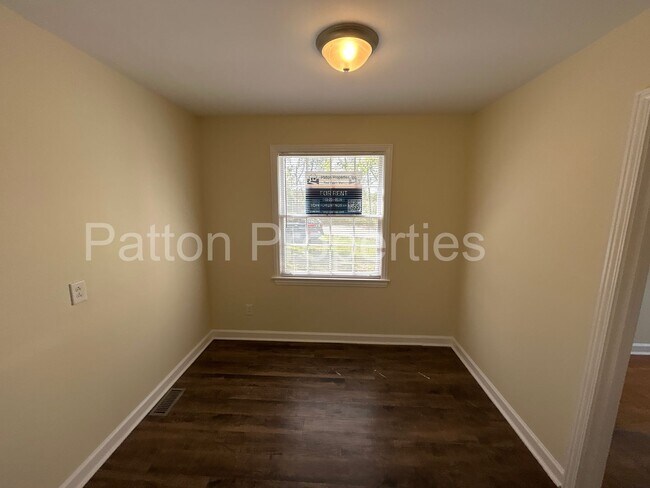 Building Photo - Corner of Plowden & South Kilbourne