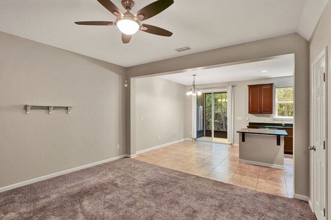 Building Photo - 3 bedrooms, 2.5 bathrooms townhome in St Augustine!
