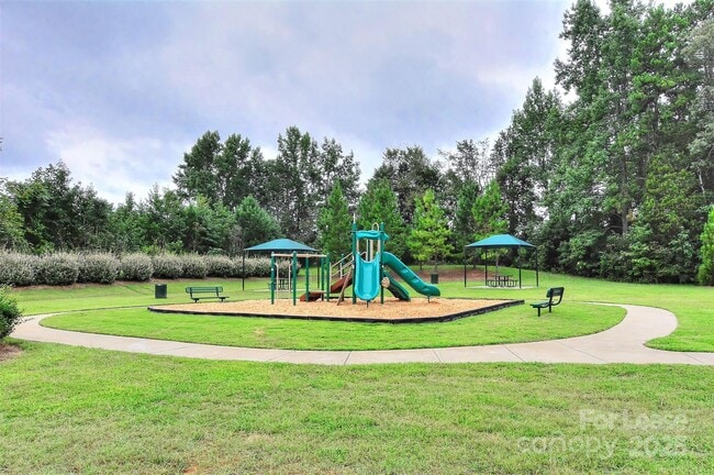 Building Photo - 549 Daventry Ct