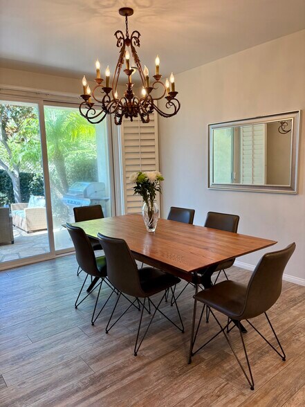 Building Photo - 6483 Zuma View Pl