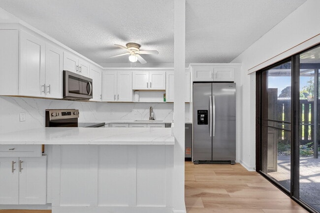 Building Photo - 3004 SE Round Table Dr