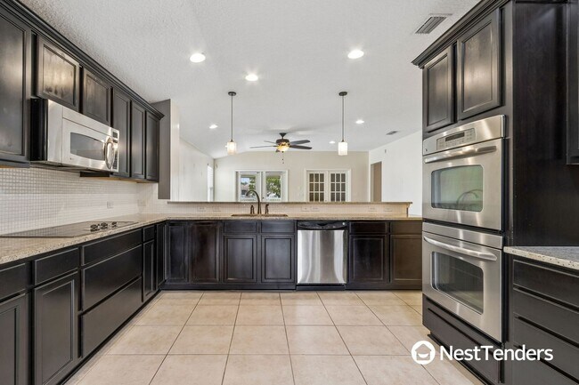 Building Photo - Beautiful Amelia Concourse Home!