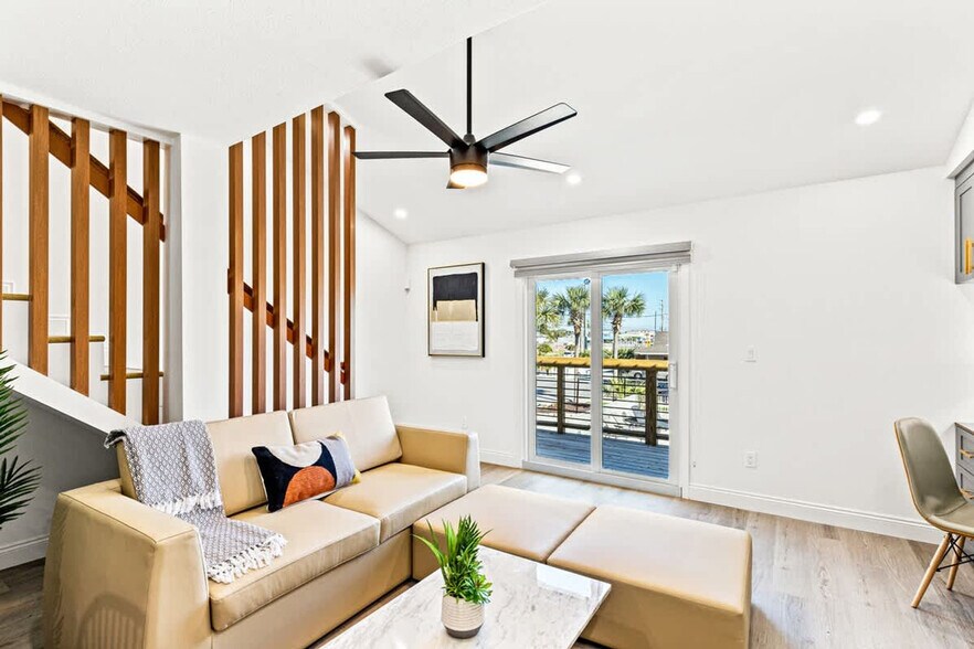 Building Photo - 8115 Thomas Dr