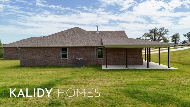 Building Photo - 1660 Salma Rd