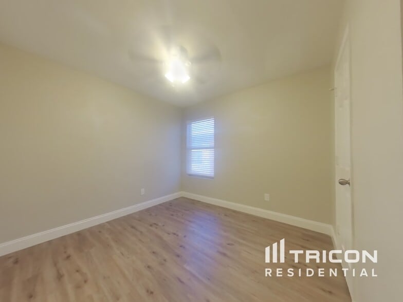 Building Photo - 9017 Sun Haven Way