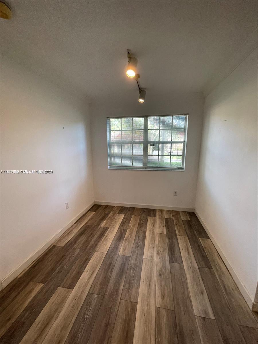 Building Photo - 160 SW 117th Ter