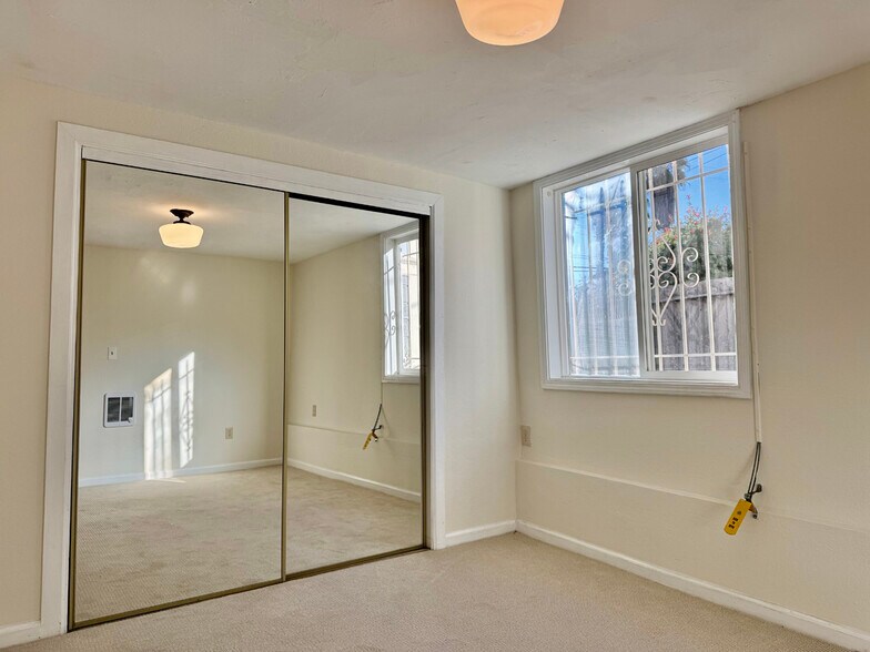 Building Photo - 1054 24th St