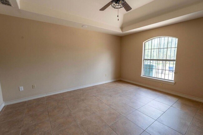 Building Photo - 204 N Espana Dr