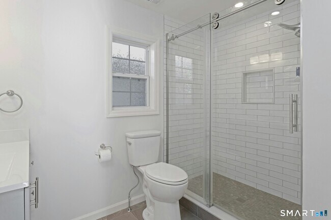 Building Photo - 377 Hope St