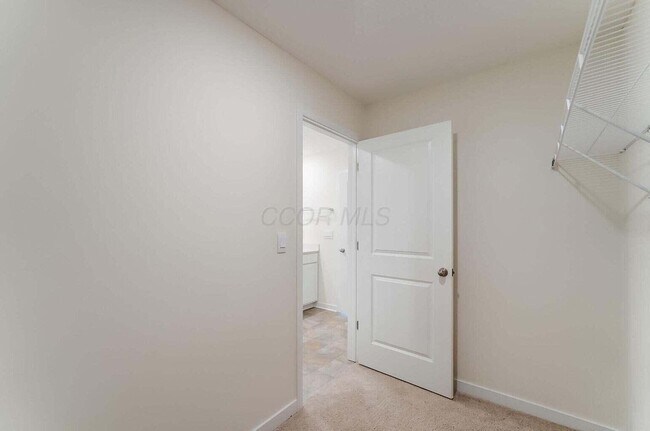 Building Photo - 852 Sunny Vale Dr