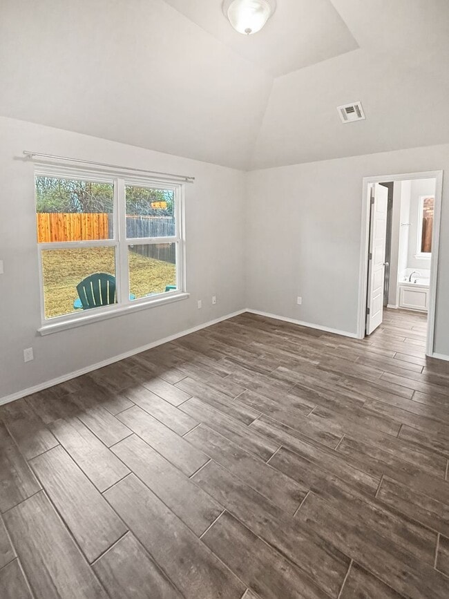 Building Photo - Modern 3-Bedroom Home in Gated Seven Oaks South