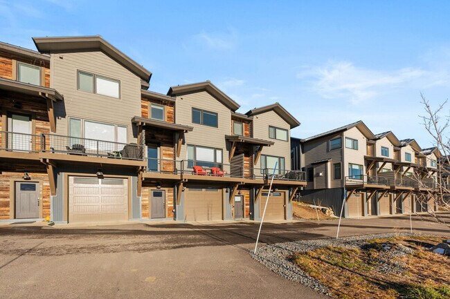 Building Photo - 85 Haverly St