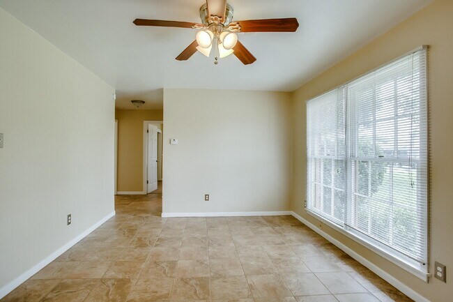 Building Photo - Fantastic home at a fantastic price!