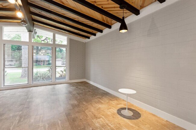 Building Photo - 10234 Hazelhurst Dr