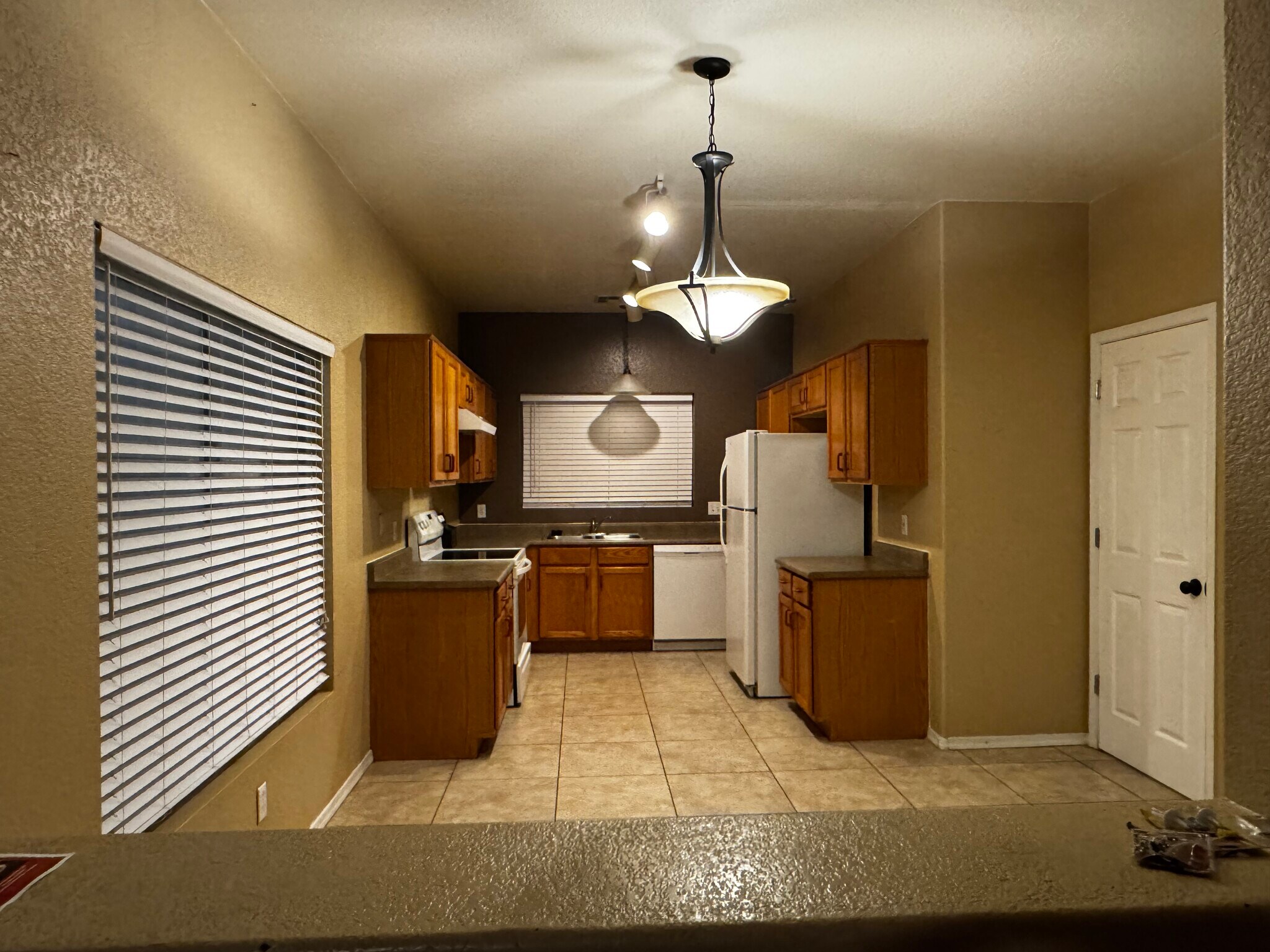 Building Photo - 10441 W Palm Ln