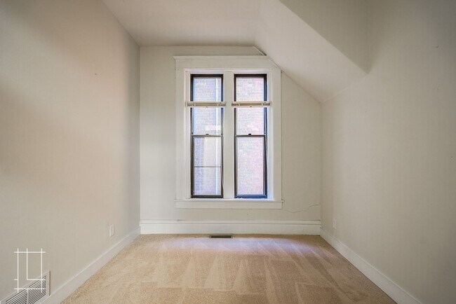 Building Photo - 812-814 Neil Ave