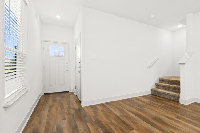 Building Photo - 7620 Magnolia Village