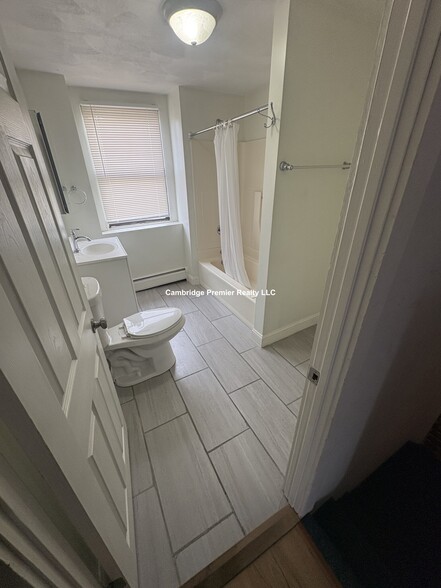 Building Photo - 16 Flint St