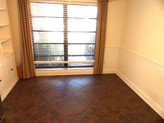 Building Photo - 4045 Birchwood Dr