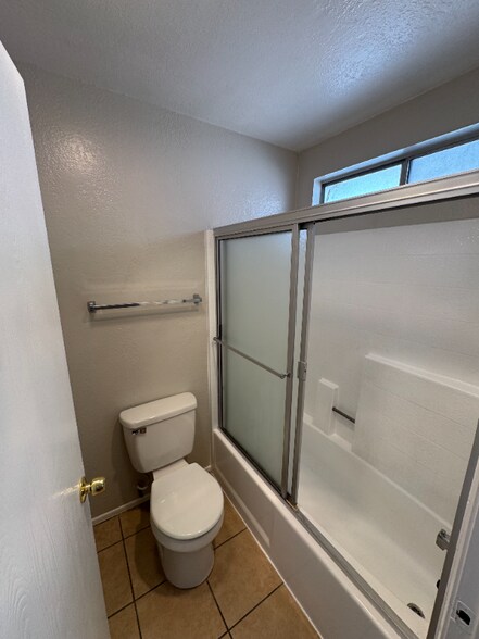 Building Photo - 626 E Verdugo Ave