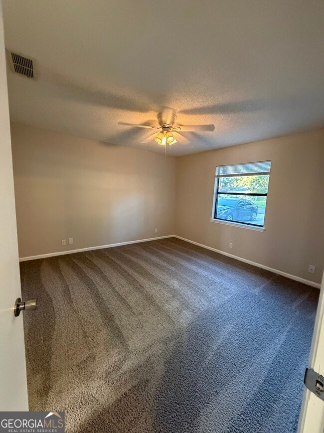 Building Photo - 107 Pineneedle Ct