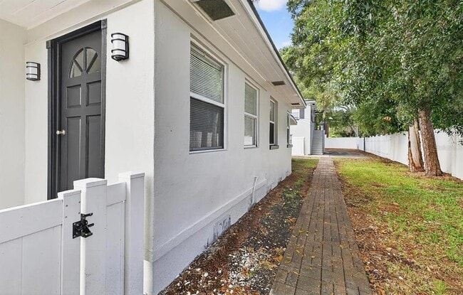 Building Photo - 5517 Gulfport Blvd S